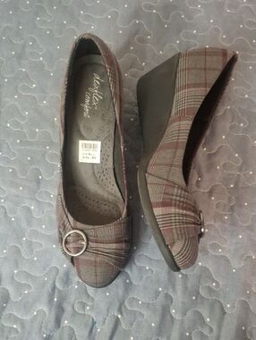 dexflex comfort Plaid Wedge Shoes size 9.5